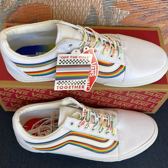 Vans Men’s Old Skool
(Pride) White/True White
VNOA5KRFB5U
Sneakers - athletic - Picture 3 of 16